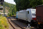 Die an die TXL - TX Logistik AG (Troisdorf) vermietete Railpool 186 284-6 (91 80 6186 284-6 D-Rpool), fährt am 05 Juli 2025 mit einem Magetra-KLV-Zug durch Kirchen an der Sieg in Richtung