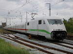 402 046-7 mit ICE 1678(Hamburg-Binz)bei der Einfahrt im Rostocker Hbf.