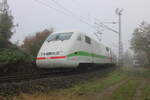 401 555-8 als ICE 1042 von Ostseebad Binz nach Berlin-Südkreuz in der Güterumgehung beim Rostocker Hbf.23.10.2022