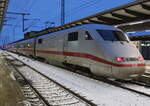 401 017 stand am Morgen des 06.01.2023 als ICE 679 von Rostock Hbf nach Frankfurt(Main)Hbf im Rostocker Hbf.