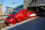 Aus Thalys ist 2023 Eurostar (Eurostar Continental Route Services) geworden. 
Der Eurostar PBKA 4346 (TGV 43460/43469), ex Thalys PBKA, ist am 29 April 2025 im Hauptbahnhof Kln, als Eurostar EST 9486 nach Paris Nord, bereitgestellt.

Nochmals einen lieben Gru an den netten Lokfhrer zurck.

Ich wei nicht ganz warum, liegt es an der Form oder der Farbgebung der Zge vielleicht auch etwas von beiden, das mich diese Zge einfach faszinieren. Wobei eine Reise nach Paris mit einem ICE der DB AG ist vom Komfort bequemer, als mit dem Thalys PBKA.

Betreiber der Zge ist das belgische Unternehmen THI Factory, seit 2022 ein Tochterunternehmen der Eurostar Group, dessen Haupteigentmer die franzsische Bahngesellschaft SNCF ist. So werden die Zge wie hier mit den UIC-Nummern 93 87 0043 460-9 F-THI etc. gefhrt. Ebenfalls als Eurostar vermarktet werden die Zge des Schwesterunternehmens Eurostar International. 