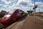 Der PBKA Thalys 4301 (TGV Series 43000) (93 88 0043 010-x B-TH etc.) fährt am 30.04.2023, als Thalys 9423 von Paris Gare du Nord (Paris Nord) via Bruxelles-Midi (Brüssel-Süd),