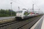 Am trüben 19 Juni 2022 bringt 101 003 mit der IC-Berlijn ein Bisschen Farbe in Bad Bentheim.