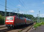 120 207-6 schieb den RE 9 (Rhein-Sieg-Express) am 20.08.2011 vom Bf Betzdorf/Sieg weiter in Richtung Kln.