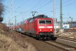 120 205-0 mit RE1 Rostock-Hamburg bei der Ausfahrt im Rostocker Hbf.26.02.2012