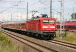 112 152-4 mit dem fast leeren IRE 18539 von Rostock Hbf nach Berlin Hbf(tief)bei der Ausfahrt im Rostocker Hbf.15.08.2014