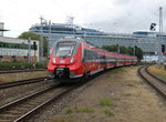 442 347 und Celebrity Silhouette im Bahnhof Warnemünde.03.07.2016