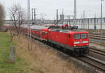 112 113 mit RE5(RE 92029)von Rostock Hbf nach Oranienburg bei der Ausfahrt im Rostocker Hbf.04.12.2016