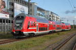 445 002-2+Twindexxwagen DBpza 782.1+445 010-5 als S3 von Warnemünde nach Güstrow bei der Einfahrt in Warnemünde-Werft.30.10.2017