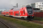 445 010-5+Twindexxwagen DBpza 782.1+445 002-2 als S3 von Warnemnde nach Gstrow bei der Einfahrt in Warnemnde-Werft.30.10.2017