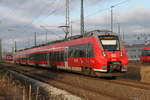 442 851 als S3(Güstrow-Warnemünde)bei der Einfahrt im Rostocker Hbf.13.01.2018 