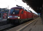 182 012 mit RE 4316(Rostock-Hamburg)kurz vor der Ausfahrt am Abend des 28.09.2019 im Rostocker Hbf.