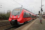 442 341 als S1 von Rostock Hbf nach Warnemünde-Werft beim Fahrgastwechsel am Nachmittag in Rostock-Bramow.31.01.2020