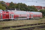 Hocheinstiegs-Dosto abgestellt im Rostocker Hbf.