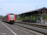 612 065-3 zieht durch Wunsiedel-Holenbrunn als RE 3693 Gera – Regensburg.