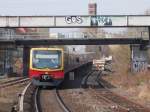 481 435-5 bei der Ausfahrt,am 11.April 2015,aus der Station Berlin Nöldnerplatz.