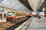 481 053-7  ATALA  S-Bahn Berlin als S5 (S 5099) von Berlin-Spandau nach Strausberg und 442 322-4 als RB10 (RB 18970) von Berlin Hbf (tief) nach Nauen in Berlin-Spandau.