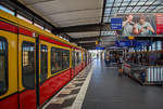 In der S-Bahn-Halle vom Bahnhof Zoo (Bahnhof Berlin Zoologischer Garten) am 19.09.2018.