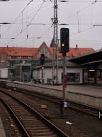 Ausfahrt mit 40 km/h und dann mit Hchstgeschwindigkeit zeigte das Ausfahrsignal  P5  am 18.Januar 2011 in Stralsund.