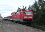 112 105 mit LR 70115(Rostock-Warnemnde)bei der Durchfahrt im  Haltepunkt Rostock-Holbeinplatz.02.09.2016