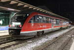 642 052 stand am Abend des 10.12.2022 als RB 13249 von Rostock Hbf nach Graal-Müritz im Rostocker Hbf.