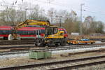 Zweiwege Bagger bei Arbeiten im Rostocker Hbf.17.04.2021