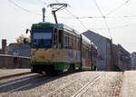 Der Triebwagen 176 der VBBr (Verkehrsbetriebe Brandenburg an der Havel GmbH), ein sechsachsiger Einrichtungs-Kurzgelenktriebwagen vom Typ KTNF6 (modernisierter und verlängerter Tatra KT4D), am