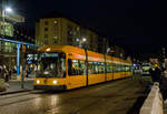 Der Niederflurgelenktriebwagen DVB 2713 (EDV-Nr. 232 713-6) der Dresdner Verkehrsbetriebe AG (DVB) fährt am 06.12.2022 von der Station Altmarkt (beim Dresdner Striezelmarkt) als Linie 2 weiter in Richtung Gorbitz. 

Der Treibwagen vom Typ NGT 8 DD wurde von Bombardier in Bautzen (unter Beteiligung von SIEMES) gebaut. 

Nachdem die ersten Niederflurwagen von der DÜWAG und Siemens gebaut worden, zeigt sich für die Produktion dieses Typs nun Bombardier verantwortlich. Gleichwohl zählt Siemens noch zum Konsortium. Die Dresdner Verkehrsbetriebe bezeichnen den Typ als NGT8DD. Das Laufwerkkonzept sind 4 starre Fahrwerke (davon 3 werden angetrieben). 

Der Gelenktriebwagen NGT8DD (Niederflurgelenktriebwagen mit 8 Achsen, Typ Dresden) ist ein Fahrzeugtyp bei der Straßenbahn Dresden. Insgesamt besitzen die Dresdner Verkehrsbetriebe 23 Triebwagen dieses Typs mit den Nummern 2701 bis 2723. Sie gehören zur ersten Generation von Niederflur-Straßenbahnwagen in Dresden und sind im Wesentlichen baugleich mit den Gelenktriebwagen NGT6DD. Im Gegensatz zu diesen sind die NGT8DD nur in Einrichtungsbauart beschafft worden.

Aufbau und Ausstattung:
Ein Triebwagen ist 41,02 Meter lang und besteht aus sieben Fahrzeugmodulen. Das Laufwerkkonzept sind 4 starre Fahrwerke (davon 3 werden angetrieben), also keine Drehgestelle. Die ersten, fünften und siebenten Module laufen auf je einem zweiachsigen Triebgestell mit durchgehenden Achswellen und einer Antriebsleistung von 2×95 kW. Das dritte Modul läuft auf einem antriebslosen Losradlaufwerk. Die drei Zwischenmodule verfügen über je zwei elektromechanisch betriebene Doppelaußenschwenkschiebetüren. Auf der in Fahrtrichtung rechten Seite des ersten Wagenkastens gibt es zusätzlich eine nach innen öffnende Führerstandstür.

Insgesamt können pro Fahrzeug 256 Fahrgäste befördert werden, aufgeteilt auf 112 Sitzplätze und 144 Stehplätze.

Neben der Fahrzeuglänge besteht der für Fahrgäste sichtbarste Unterschied gegenüber den NGT6DD in der Ausführung der Griffstangen im Fahrgastraum, statt poliertem Edelstahl in Silberoptik wurden mit gelbem Kunststoff ummantelte Rohre verbaut. Der Wagenboden ist zum größten Teil wie bei den NGT6DD niederflurig, über den Triebgestellen im ersten. fünften und siebenten Modul ist er für die Achswellen und Fahrmotoren um eine Stufe erhöht, im Fahrerstandsbereich sowie am führerstandslosen B-Ende um eine weitere.

Als Nachfolgebauart wurden seit 2003 – ebenfalls von Bombardier in Bautzen – die Gelenktriebwagen NGT D12DD geliefert. Im Gegensatz zu den NGT8DD basiert diese neue Fahrzeuggeneration jedoch auf der Flexity-Classic-Serie.

TECHNISCHE DATEN (NGT8DD):
Anzahl: 23 Triebwagen (Baujahr 2001-2002)
Nummerierung:  2701 bis 2723
Hersteller: 	Bombardier  Bautzen (ex DWA) unter Beteiligung von Siemens
Betriebsart: Einrichtungs-Triebfahrzeug
Spurweite: 1.450 mm
Fahrwerkkonzept: 3 Triebfahrwerke, 1 Lauffahrwerk
Achsfolge: Bo'+2'+Bo'+Bo'
Länge über Kupplung: 41.020 mm
Fahrzeugbreite: 2.300 mm
Anzahl der Achsen: 8
Anzahl angetriebene Achsen: 6
Leergewicht: 48,4 t
Höchstgeschwindigkeit: 70 km/h
Stundenleistung: 6×95 kW = 570 kW
Motoren: Sechs wassergekühlte Drehstrom-Asynchron-Fahrmotoren, vom Typ DKCBZ0210-4C der VEM Sachsenwerk GmbH
Stromsystem: 600 V DC Oberleitung
Sitzplätze: 112
Stehplätze: 144(4 Pers./m²)
Fahrgasttüren: 6
