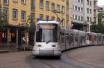 Strassenbahn Dsseldorf: Seit dem 21. Februar 2015 verkehrt die Strassenbahn Dsseldorf nicht mehr auf der Bolker Strasse und Hunsrckenstrasse, wo sie die Altstadt berhrte. NF8U 3330 (oder Hamsterbacken genannt) der Linie 712, verewigt am 7. August 2013.
Foto: Walter Ruetsch