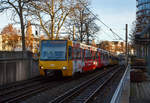 Die beiden gekuppelten SSB - Doppeltriebwagen 3075/3076 und 3069/3070 vom Typ DT 8.4 erreichen am 27.12.2016 als Linie U6 (nach Fasanenhof) die Haltestelle Alpstrae in Degerloch.