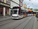 Tw 652 bog vom Domplatz,am 16.April 2024,in die Erfurter Innenstadt ein.