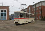 Paar Meter weiter meinte es der Straßenbahn-Fahrer dann nett mit dem Fotografen und zeigte mir das er für das Foto auf dem Betriebshof der Rostocker Straßenbahn AG kurz stehen