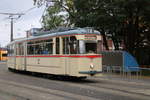 der Gelenktriebwagen des Typs G4 aus dem Baujahr 1961 am Mittag beim ausrücken aus dem Betriebshof der Rostocker Straßenbahn AG.24.10.2020