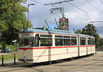 Gelenktriebwagen des Typs G4-61 aus dem Baujahr 1961 als Sonderfahrt von Rostock Südblick nach Rostock Neuer Friedhof am 18.09.2022 in der Rostocker Innenstadt.