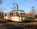 Der Gotha Gelenktriebwagen des Typs G4 aus dem Baujahr 1961 am 01.12.2024 in Rostock-Reutershagen