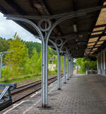 Als die Züge noch am Bahnhof hielten....
Der ehemalige Bahnhof Olpe, so sah es noch am 12 Mai 2013 vom Bahnsteig aus. In der Bildmitte hinten das ehemalige Stellwerk Olpe. Der Bahnhof lag KBS 442  Biggetalbahn  (Finnentrop - Olpe – [Freudenberg]), Der heutige End-Haltepunkt wurde 2013 um ca. 100 m vor den ehemaligen Bahnhof vorverlegt. Das Gebäude wurde 2025 abgebrochen.

Früher endete hier auch die Bahnstrecke Siegburg–Olpe „Aggertalbahn“ (KBS 459), Die Streckenabschnitte von Siegburg nach Overath und von Dieringhausen nach Olpe sind stillgelegt und abgebaut.
