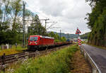 Die 187 210-0 (91 80 6187 210-0 D-DB) der DB Cargo AG fährt am 10 Juli 2024 mit einem langen gemischten Güterzug durch Scheuerfeld (Sieg) in Richtung Köln.

Die Bombardier TRAXX F140 AC3 wurde 2021 von der Bombardier Transportation GmbH in Kassel unter der Fabriknummer 	KAS 35746 gebaut. Die TRAXX F140 AC3 Varianten der DB Cargo (BR 187.1) haben keine Last-Mile-Einrichtung. Die Höchstgeschwindigkeit beträgt 140km/h. Die Lok hat nur die Zulassung für Deutschland. Die Lokomotiven können in gemischter Mehrfachtraktion mit BR185 und BR186 eingesetzt werden.
