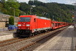 Die 185 338-1 (91 80 6185 338-1 D-DB) der DB Cargo fährt am 20 August 2024 mit einem leeren Autotransportzug (Wagen der DB Cargo Logistics GmbH, ex ATG) durch den Bahnhof Kirchen (Sieg) in