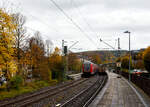 Am 16 Oktober 2025 gab es in Betzdorf/Sieg eine Weichenstörung, so hatte der gerade in den Bahnhof Kirchen/Sieg eingefahrene RE 9 - Rhein Sieg Express (RSX) Siegen - Köln – Aachen, geschoben von der 146 006-2 (91 80 6146 006-2 D-DB) der DB Regio NRW, länger Hp 0 und musste einen entgegenkommenden Güterzug abwarten. Es war rechts der KLV-Zug gezogen von der DB 152 143-4.