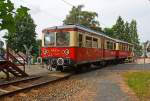 Die Triebwagen der Oberweibacher Bergbahn DB 479 201-6 und DB 479 203-2 sind am 24.08.2013 gerade vom Bergbahnhof Lichtenhain  nach Cursdorf losgefahren, diese Triebwagen fahren hier auf der