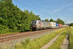 193 890 mit einem Klv gen Gem�nden fahrend in Th�ngersheim am 7.6. 2026