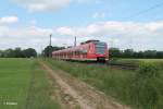 425 808-3 auf Werstattfahrt bei der Stromkreistrennstelle Bischofsheim.