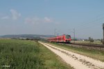 440 822-5 und 440 038-8 als RB 58111 Würzburg - Treuchtlingen bei Wettelsheim und erreicht gleich ihr Ziel.