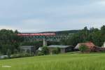 Franken-Sachsen-Express auf dem Viadukt in Unterthlau.