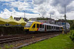 Der VT 285 (95 80 0648 525-3 D-HEB / 95 80 0648 025-4 D-HEB), ein Alstom Coradia LINT 41 der HLB (Hessische Landesbahn), als RB 93  Rothaarbahn  (Betzdorf - Siegen - Kreuztal - Erndtebrück - Bad