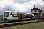 TB VT 124 wirbt für die Rennsteig-Shuttle ins Bw Arnstadt am 19 September 2015.