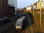 Ein LINT älterer Bauart ist auch auf der S7 anzutreffen, im Abendlicht windet sich 12 11 01 der Abellio durch das pittoreske Wuppertal und wird gleich W-Barmen erreichen, 16.3.16