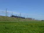 Abellio-Talent Richtung Weimar, hier am 22.4.16 auf dem Bahndamm bei Linderbach.