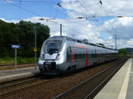 Auf der nrdlichen Seite des Inselbahnsteigs halten die Zge der Relationen Erfurt - Naumburg.