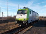 Als Einzige Lok stand,am 06.Dezember 2016,die CAPTRAIN 185 578-2 in Mukran Mitte.Einen Tag später verließ die Lok mit Getreidewagen Mukran.